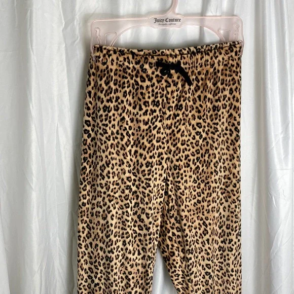 NWT!! Set💖 Juicy couture long sleeve velour pajama set cheetah print for women